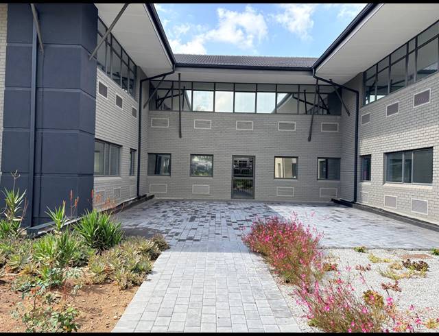 3,949M² OFFICE TO LET IN VORNA VALLEY